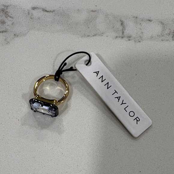 Ann Taylor Gold Ring with Rectangular Grey Emerald Cut Crystal Size 7 - Picture 3 of 10